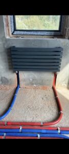 Трубчатый радиатор Warm Design Vega 40 H, высотой 290 мм. 6 секции (горизонт.), длиной 1800 мм., нижнее прав. подключение, черный цвет