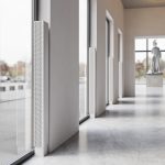 Электрический настенный вертикальный конвектор Savva Chinook, высотой 2200 мм., шириной 300 мм., глубиной 95 мм., нижнее подключение, стальная панель